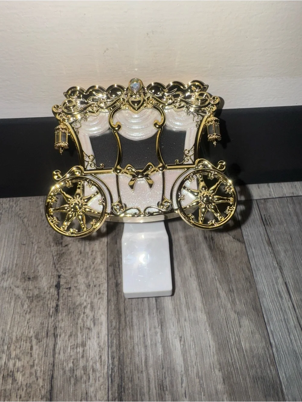 Bath & Body Works Gold Carriage Plug-In